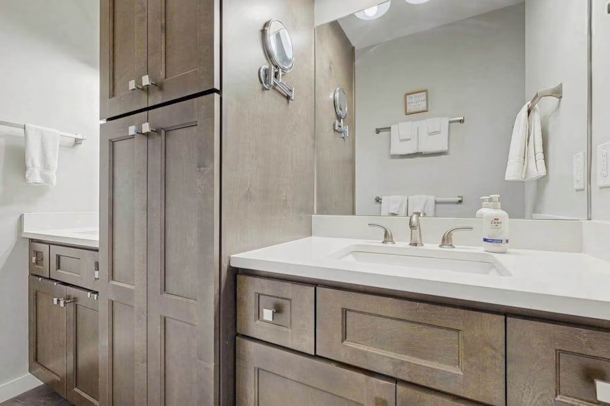 Bright full bathroom